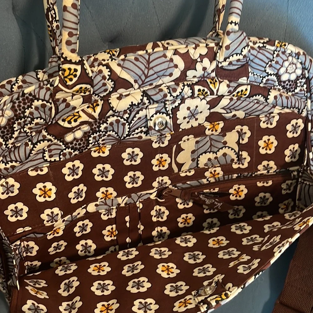 Vera Bradley computer bag approx size 17”x11.5x5.5”.